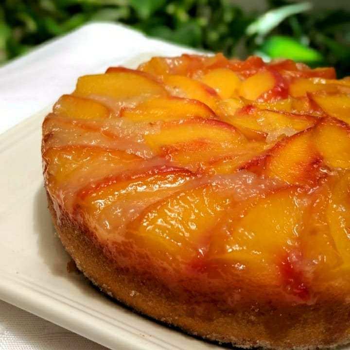Torta de durazno invertida