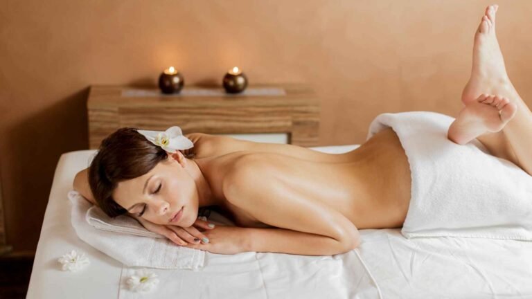 Técnica: Aprende a hacer un masaje de espalda y capilar a tu pareja